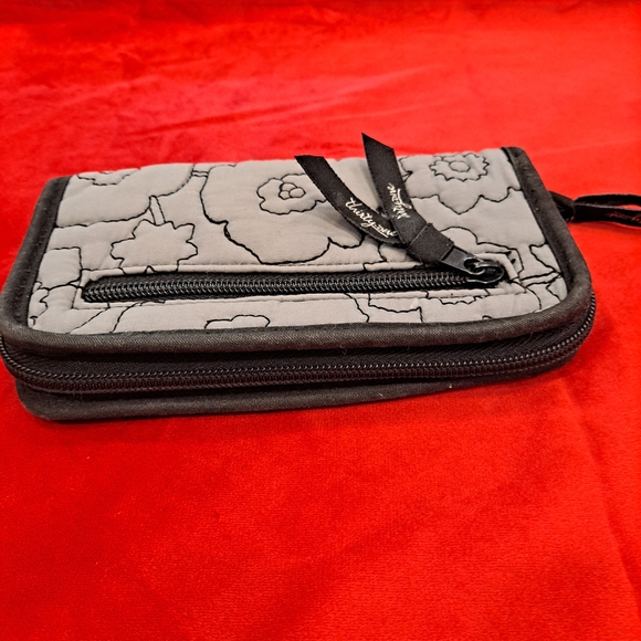 Thirty-One Black and Gray Quilted Floral Bifold Zip Around Wallet - Picture 3 of 4